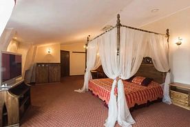 Двухместный люкс 202 двуспальная кровать, Отель Камелот, Омск