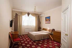 Двухместный номер Standard с балконом двуспальная кровать, Отель Гостинично-Ресторанный Комплекс Берег, Балаково