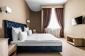 Двухместный полулюкс с 2 комнатами двуспальная кровать, Отель Fortis Hotel Dubrovka, Москва