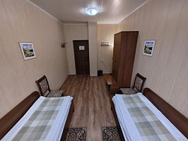 Кровать в общем номере (мужской номер), Отель Корона, Ширяйка