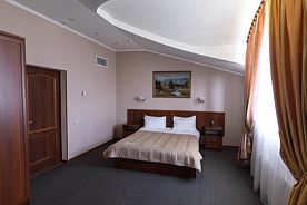 Большой Люкс, Отель Корона, Георгиевск