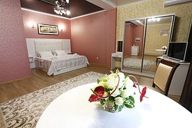 Двухместный люкс двуспальная кровать, Отель Гранд Лион, Краснодар