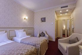 Двухместный номер Улучшенный Стандарт 2 отдельные кровати, Отель Golden Plaza, Изворотень