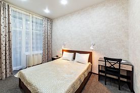 Двухместный номер Standard с балконом и с видом на внутренний двор двуспальная кровать, Отель Гостиница Домашняя гостиница Подушка, Санкт-Петербург