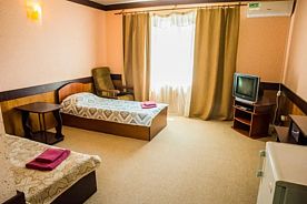 Двухместный номер (второй этаж) в корпусе - Standard с балконом 2 отдельные кровати, Отель Гостиница Качинская, село Андреевка