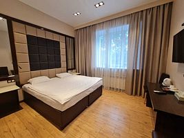 Двухместный полулюкс двуспальная кровать, Отель Постоялый двор, Уссурийск