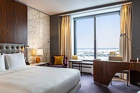Двухместный номер Standard с видом на внутренний двор двуспальная кровать, Отель Hilton Санкт-Петербург Expoforum, Санкт-Петербург