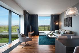 Двухместный люкс Deluxe двуспальная кровать, Отель Hilton Санкт-Петербург Expoforum, Санкт-Петербург