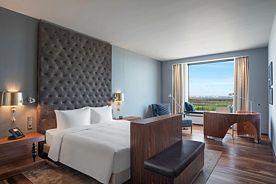 Двухместный люкс Corner двуспальная кровать, Отель Hilton Санкт-Петербург Expoforum, Санкт-Петербург