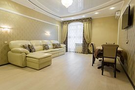 Двухместный номер VIP с балконом двуспальная кровать, Отель Беркут, Нижний Новгород