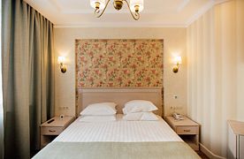Двухместный номер Comfort с видом на внутренний двор двуспальная кровать, Отель Тайм, Кемерово