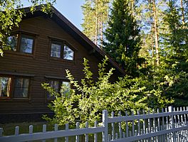 Коттедж люкс Royal с 5 комнатами с видом на парк, Отель Царство-Королевство, поселок Рощино