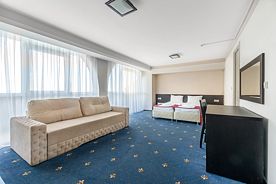 Двухместный полулюкс Comfort с балконом и с красивым видом из окна двуспальная кровать, Отель Оздоровительно-образовательный Центр Илона, Лоо