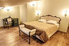 Двухместный номер Comfort Мансарда двуспальная кровать, Арт-отель Александровский, Кострома