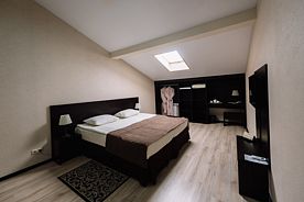 Двухместный номер Standard Мансарда двуспальная кровать, Отель West, Смоленск