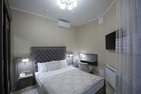 Двухместный номер Standard с балконом двуспальная кровать, Отель Old Town, Томск