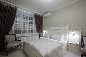 Двухместный люкс с балконом двуспальная кровать, Отель Old Town, Томск