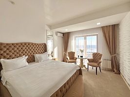 Люкс c 1 комнатой с балконом и с видом на море, Отель Golden Beach, Дербент