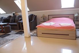 Двухместная студия Deluxe Мансарда двуспальная кровать, Отель Гжатск, Гагарин