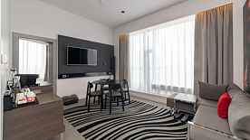 Двухместный люкс с ванной с видом на реку двуспальная кровать, Отель Novotel Архангельск, Архангельск