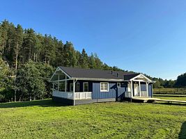 Семейный коттедж с балконом и с красивым видом из окна, Отель База Отдыха Forrest Lodge Karelia, поселок Киркколахти