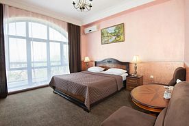 Двухместный номер Deluxe с балконом и с видом на море двуспальная кровать, Отель Централ корпус 2, Махачкала