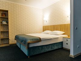 Двухместная студия Comfort с балконом 2 отдельные кровати, Отель SNEGIRI, Сыктывкар