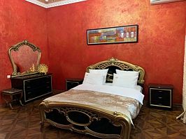 Двухместный люкс № 21 с красивым видом из окна двуспальная кровать, Отель Снежная Королева, Черкесск