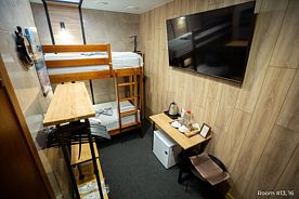Кровать в общем номере, Отель Старый Томас, Когалым