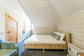 Двухместное шале Comfort Мансарда двуспальная кровать, Отель Халва, Москва