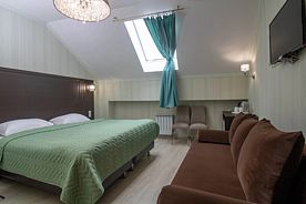Двухместный семейный номер Comfort Мансарда двуспальная кровать, Отель Sweet Йорт, Казань