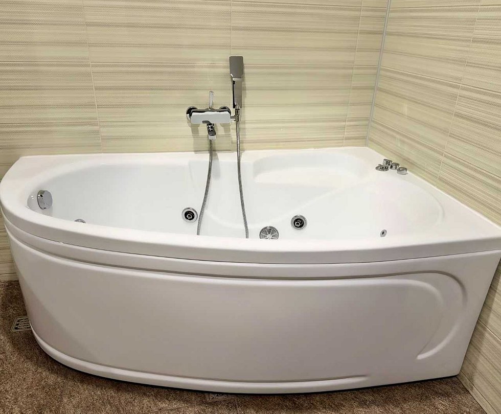 Люкс 2-местный 2-комнатный (с джакузи)