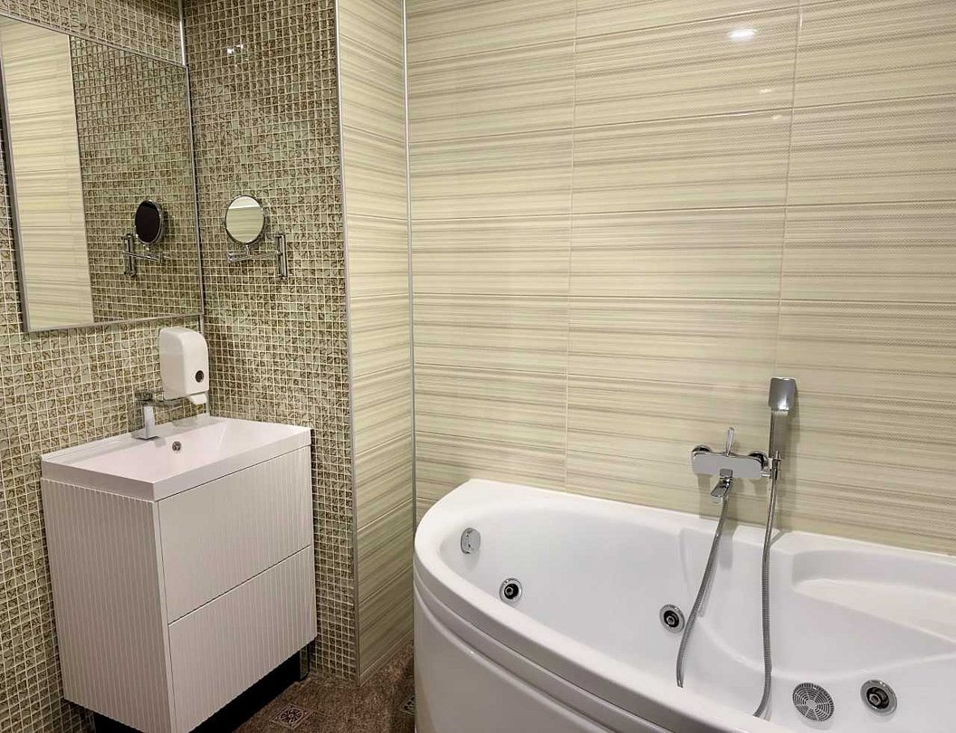 Люкс 2-местный 2-комнатный (с джакузи)