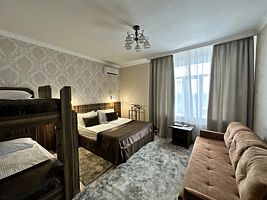 Двухместный семейный номер Делюкс двуспальная кровать, Отель Петровский, Каменск-Шахтинский