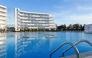 Комплекс открытых бассейнов — Отель «Отель Movenpick Resort & SPA Anapa Miracleon», Анапа