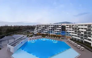 Комплекс открытых бассейнов — Отель «Отель Movenpick Resort & SPA Anapa Miracleon», Анапа