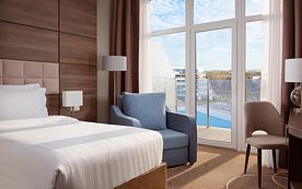 Двухместный room Deluxe с балконом и с видом на бассейн двуспальная кровать, Отель Movenpick Resort & SPA Anapa Miracleon, Анапа