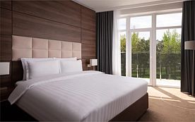 Двухместный Junior Suite с балконом и с видом на море двуспальная кровать, Отель Movenpick Resort & SPA Anapa Miracleon, Анапа