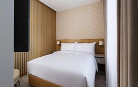 Двухместный полулюкс с видом на город двуспальная кровать, Отель DoubleTree Moscow Arbat Hotel, Москва