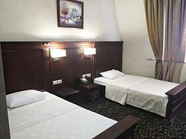 Трёхместный номер, Отель Monarsh Hotel, Губкинский