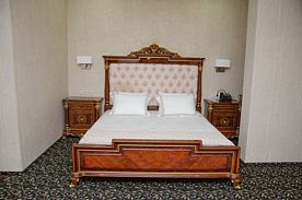Двухместный люкс с 1 спальней двуспальная кровать, Отель Monarsh Hotel, Губкинский