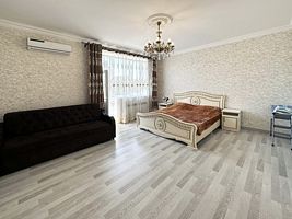 Двухместные апартаменты с балконом и с видом на горы двуспальная кровать, Отель SeaZone, Дербент