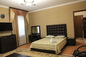 Четырёхместный номер Comfort с 2 комнатами, Отель Пик, Махачкала
