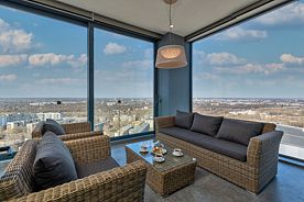 Двухместный Сюит Premium VIP1 с балконом и с видом на город двуспальная кровать, Отель Соколёна, Ярославль