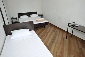 Трёхместные апартаменты (душ), Отель Green Hotel, Киевское