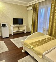 Трёхместный полулюкс с балконом и с видом на горы, Отель Рич Хаус (Rich House), Горячий Ключ