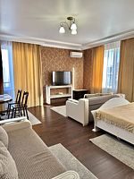 Полулюкс Семейный с балконом и с видом на город, Отель Рич Хаус (Rich House), Горячий Ключ