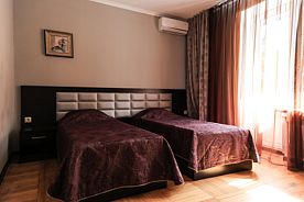Двухместный номер Стандарт с балконом 2 отдельные кровати, Отель Гостиница Пушкинская, Владикавказ