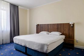 Двухместный номер Comfort с балконом двуспальная кровать, Отель Юнис, Астрахань