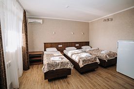 Четырёхместный номер Стандарт с балконом, Отель Крыжовник, Таганрог